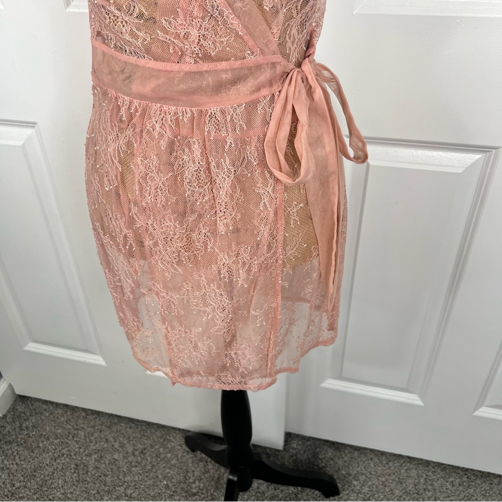 Sz OS Victoria’s s Secret Light Peachy Pink Sheer Lace Short Robe NWOT $70 MSRP - Picture 5 of 9